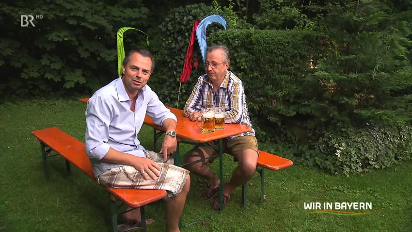 Video: Conjure up a cozy bench out of a beer tent set - It's that easy