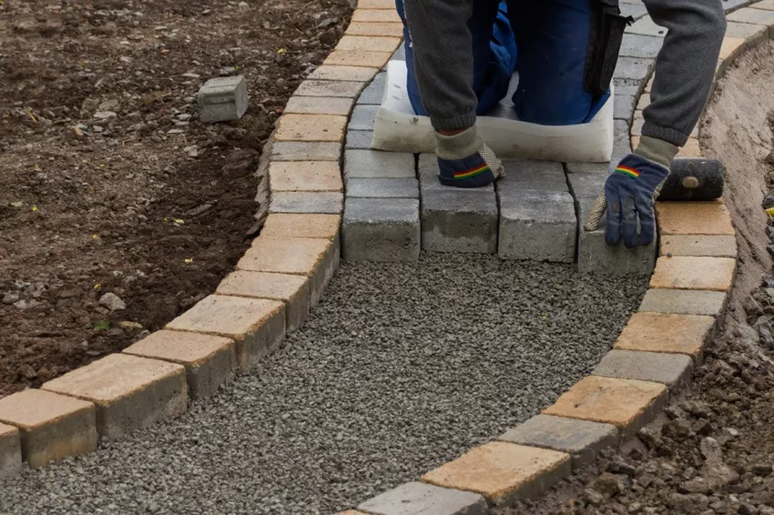 Paving a garden path - instructions for laying paving stones