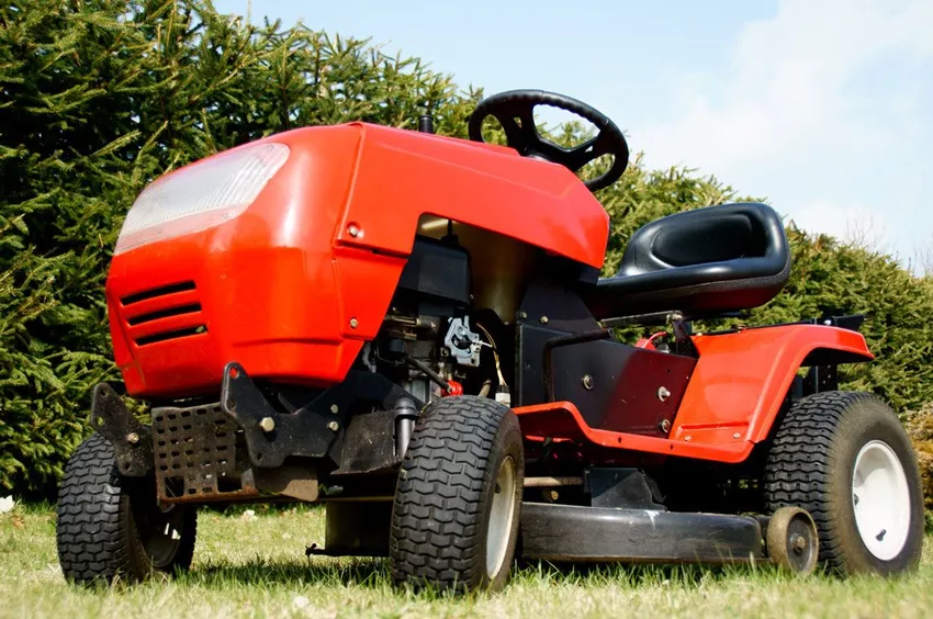 Buy a ride-on mower - advantages and buying tips at a glance