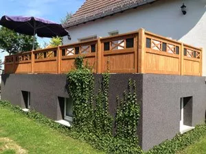 Maintain and paint wooden privacy fences properly - Here's how!